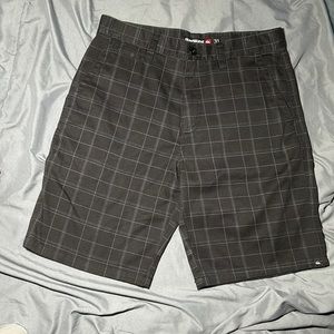 Quicksilver mens size 31 chino flat front casual shorts black & gray